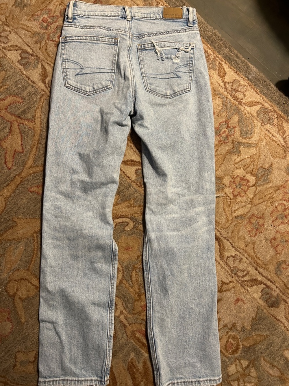 America Eagle Distressed Women’s Jeans - Picture 3 of 3